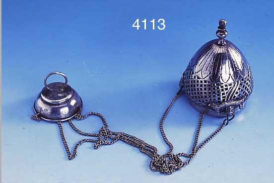 WEIHRAUCHSCHWENKER, RUßLAND UM 1830/40, 84ER SILBER, DURCHBRUCHARBEIT FEIN GESäGT UND PUNZIERT, ENGELSKOPFVERZIERUNG, L. CA. 48 CM