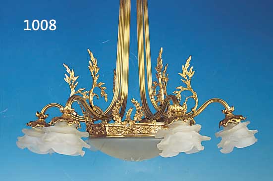 DECKENLAMPE, UM 1880, MESSING, REICHER FLO- RALER DEKOR, SECHS BRENNSTELLEN, SECHS MILCH- GLAS-ROSENSCHIRME (1X AN DER FASSUNG BESCH.), FACETT. ...