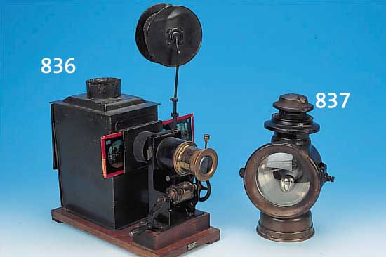 PETROLEUM-AUTOLAMPE, UM 1900/10, EISEN/MES- SING, ALTERSSCHäDEN, FUNKTION NICHT GEPRüFT, H. 25 CM, Z.T. VERBEULT