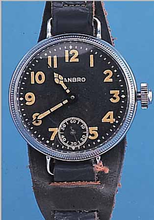 DANBRO HERRENARMBANDUHR, UNGETR. LAGERW., UM 1935, CHROMGEH., BODEN U. GLASR. GEDR., SCHW. KONTRASTZIFFERBL., KL. SEK. VERT., ...