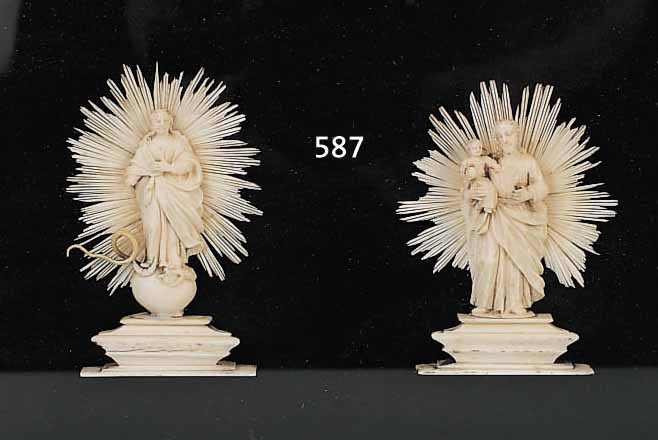 ZWEI ELFENBEINSCHNITZEREIEN, WOHL MüNCHEN, UM 1680-1720, H. 11-11.5 CM, MARIA AUF DER WELTKUGEL UND, JOSEF MIT ...
