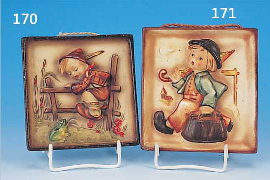 WANDRELIEF, HUMMEL, 1936, , MODELLNR. 126, ANGSTHASE, FEINSTEINGUT, BUNT BEMALT, CA. 12 X12 CM