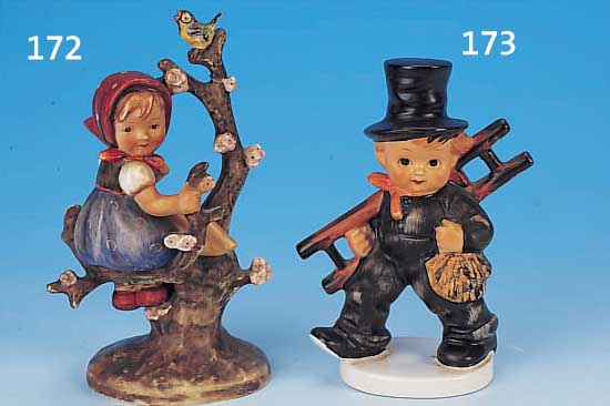 KONVOLUT ASCHENBECHER UND FIGUR, GOEBEL, 1964 BZW. 1979, ASCHENBECHER MIT HERZANGLER RF 104, D. CA. 10 CM; SCHORNSTEIN- FEGER, KF40, ...