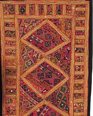 INDISCHE STICKEREI, 136 X 66CM , 3 UM 1930