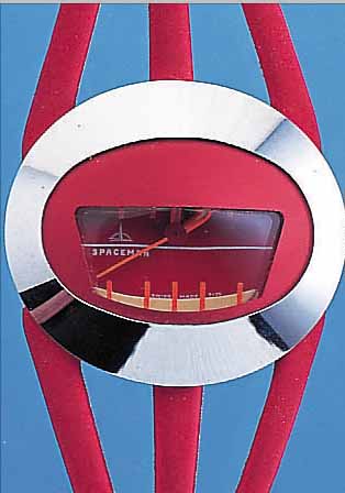 SPACEMAN HERRENARMBANDUHR, SCHWEIZ UM 1972, FIBERGLASGEH. M. INTEGRIERTEM BAND, CHROM- LüNETTE, DESIGNERMODELL VON ANDRE LE MARQUAND,HANDAUFZUG, ...