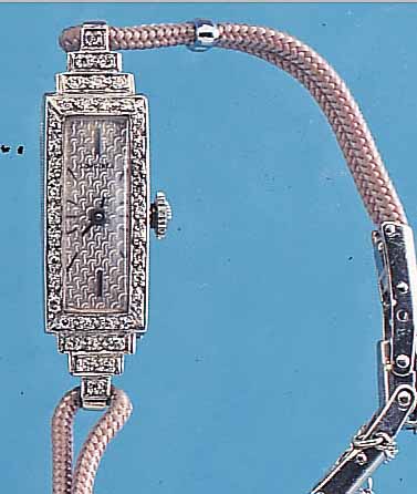 LONGINES DAMENFORMANKERWERK KALIBER 510, UM 1978, IN NEUTR. WG 750/000-GEH. VON CA. 1938, SCHARNIERBODEN, LüNETTE M. BRILLANTEN, ART DECO, ...