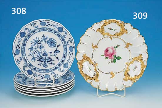 SECHS TELLER, MEISSEN, 1924-34, PORZELLAN, BLAUE BEMALUNG, ZWIEBELMUSTER, D. 25 CM