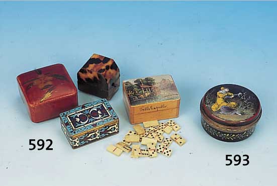 DECKELDOSE, WOHL LIMOGES, FRANKREICH, UM 1870/80, EMAIL, AUF DEM DECKEL BUNTE DAR- STELLUNG EINES MäDCHENS NEBEN STRAUCH, UMLAU- FEND BUNTE, ...