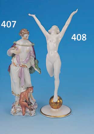 PORZELLANFIGUR, HUTSCHENREUTHER, 40ER J., FRAU AUF GOLDENER KUGEL, H. 22 CM