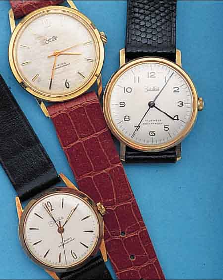 KONVOLUT: 15 ZENTRA HERRENARMBANDUHREN, FüR DEN DTSCH. MARKT, LAGERBEST., UM 1965, ALLE METALLGEH. HARTVERG., LEDERB., EDELST.-BöDEN MEIST ...