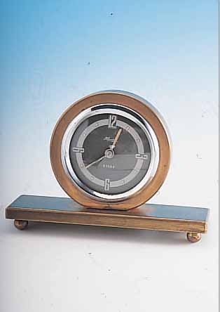 KIENZLE EINBAUUHR MIT 8-TAGEWERK IM MASSIV MESSING-GEH., HANDGEFERT., DEUTSCHLAND UM 1949, INNEN METALLGEH. VERCHR., AUFZUG U. ZEIGERST. ...