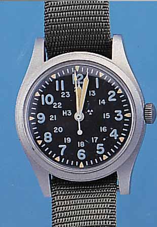 MILITäRARMBANDUHR, FüR DIE US-ARMY 1983, METALL MATT., KONTRASTZIFFERBL., DIR. ZENTRAL-SEK., 7 ST., HANDAUFZUG, MILITäRTEXTILBAND, KAL. ...
