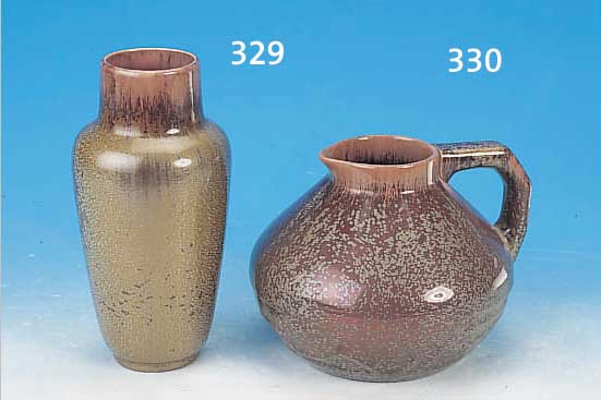 KANNE, SARREGUEMINES, UM 1900, STEINGUT, IM UNTEREN TEIL RELIEFIERT, ROTBRAU-NE LAUFGLASUR MIT SILBERFARBENEN KRISTALLEN, H. CA. 14,5 ...