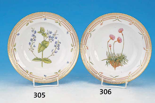 TELLER, ROYAL KOPENHAGEN, FLORA DANICA, 90ER JAHRE, PORZELLAN, REICHE GOLDSTAFFAGE, TIEF,D. 22 CM
