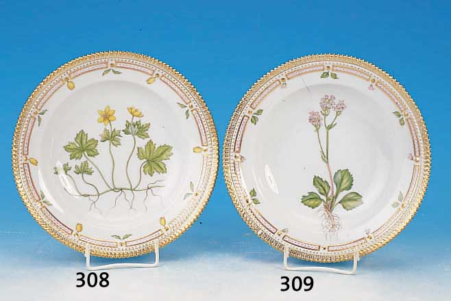 TELLER, ROYAL KOPENHAGEN, FLORA DANICA, 90ER JAHRE, PORZELLAN, REICHE GOLDSTAFFAGE, D. 22 CM