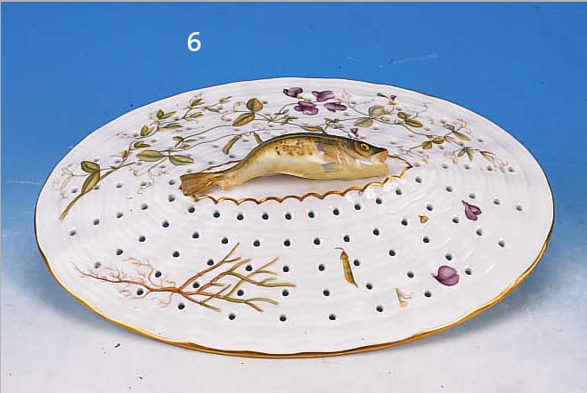 ABTROPFPLATTE FüR PLATTE, ROYAL KOPENHAGEN, FLORA DANICA, 90ER JAHRE, PORZELLAN, SCHöNE BEMALUNG, REICHE GOLDSTAFFAGE, L. 36 CM
