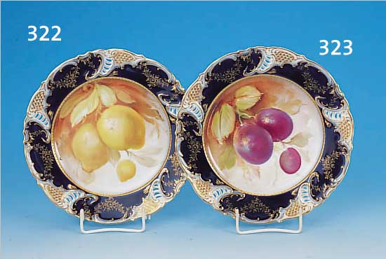 ZIERTELLER, NYMPHENBURG, UM 1900, PORZELLAN,KOBALTBLAUER FOND, FEINE BUNTE BEMALUNG, GROßE OBSTDARST. IN DER TELLERMITTE, ZITRONEN MIT ...