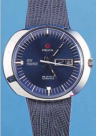 FELCA HERRENARMBANDUHR NEW-FRONTIER, REF.-NR. 8134, SCHWEIZ UM 1970, EDELSTAHL POL., ZENTRALSEK., DAT., TAGESANZ. IN ARAB., LEDERBD., 25 ...