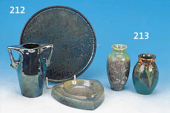 ZWEI KLEINE VASEN, FRANKREICH, UM 1910, KERAMIK MIT GRüN CHARGIERENDEN LAUFGLASUREN, 1 X MIT AUFGELEGTEM FLORALEM ZINNDEKOR, H. CA. 11,5 ...