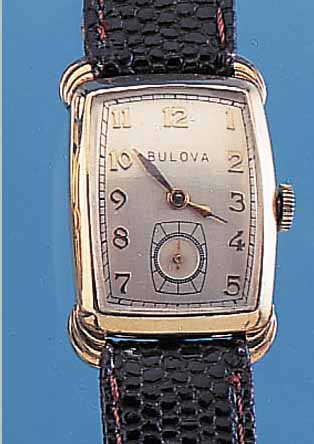BULOVA HERRENARMBANDUHR, USA UM 1945, METALLM. GG-AUFLAGE, EDELST.-BODEN GEDR., GEWöLBT. BLATT, KL. SEK. VERT., 17 ST., ANKERFORMWERK, ...