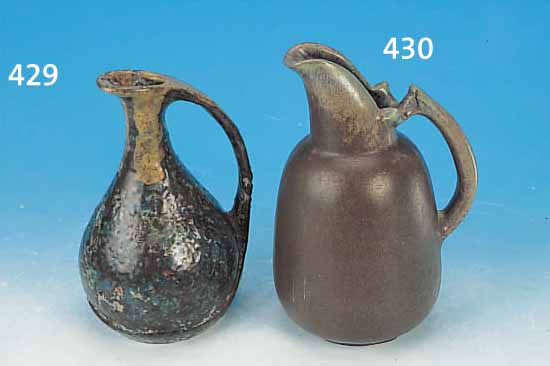 VASE/KRUG, FRANKR., CHEVALIER-CANNES, 1915, KERAMIK MIT BRAUNER SOG. HASENFELLGLASUR, IM OBEREN TEILE HELLBLAU VERLAUFEND, H. CA. 22.5 CM, MIN ...