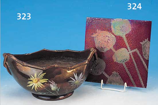 FLIESE, FRANKREICH, WOHL CLEMENT MASSIER, UM 1900, STEINGUT, GEMUSTERTE DUNKELROTE LüS- TERGLASUR MIT GEäTZTEM DEKOR VON MOHN-KAPSELN,CA. 20.5 X ...