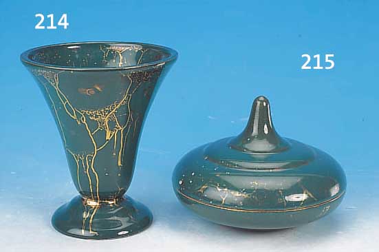 TRICHTERVASE, KELLER & GUERIN, UM 1930, STEINGUT MIT GRüNER GLASUR UND VERLAUFENDEM GOLDDEKOR, H. CA. 16,5 CM, LEICHT BERIEBEN