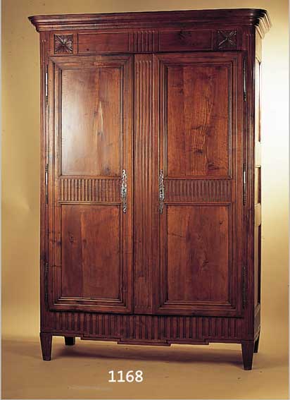 SCHRANK, FRANKREICH, UM 1820, NUßBAUM MASSIVKASSETTIERT, 230 X 160 X 67 CM, ALTERSSCHäDEN  BODEN ...