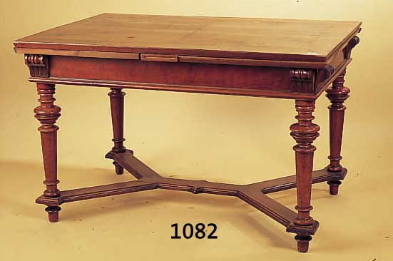 TISCH, GRüNDERZEIT, UM 1890, NUßBAUMFURNIER, Z.T. MASSIV, ALTERSBEDINGT BE-SCHäDIGT BZW., REST.BEDüRFTIG, AUSZIEHBAR, M. 73 X ...