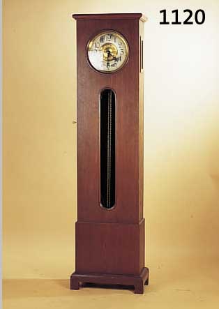 STANDUHR, UHRENFABRIK MAUTHE SCHWENNINGEN, UM 1930/40, EICHENGEHäUSE, SEITLICHE SCHALL- öFFNUNGEN, MESSINGZIFFERBLATT, VERSILBERTER ...