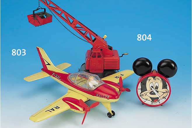 KONVOLUT ZWEI TEILE BLECHSPIELZEUG, CA. 60ER JAHRE, BEST. AUS EINEM FLUGZEUG, GEMARKT JOUSTRA, MIT SCHWUNGRADANTRIEB, KRAN, METALL ROT ...
