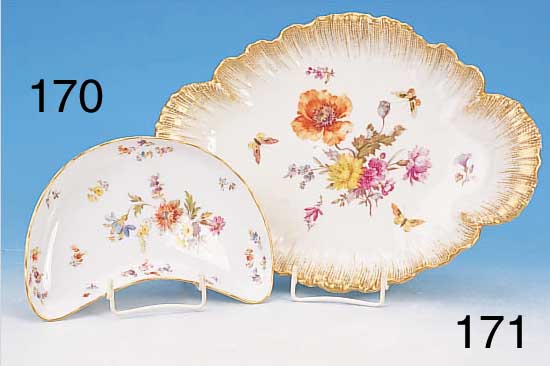 SICHELMONDFöRMIGE SCHALE, MEISSEN, UM 1880, 1 WAHL, PORZELLAN, SEHR FEINE BUNTE BLUMEN- BEMALUNG, GOLDRAND (L. BER.), KL. REST. CHIP AM RAND ...