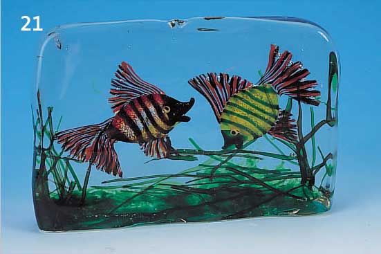 AQUARIUM, GINO CENEDESE, 50ER JAHRE, GLAS, MIT ZWEI EINGESCHMOLZENEN FISCHEN, EINGE- STOCHENE LUFTBLASEN, UNSIGNIERT