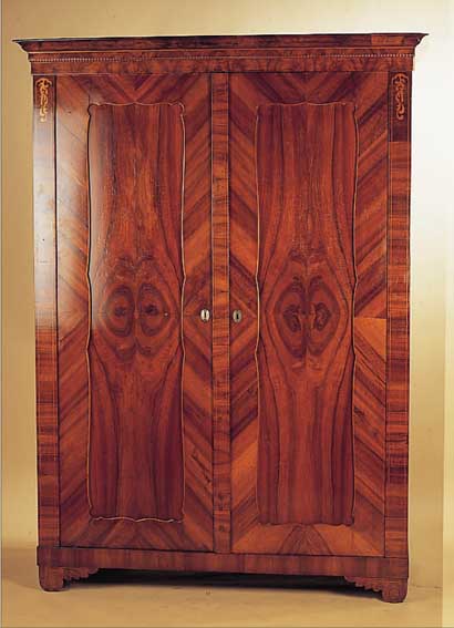 SCHRANK, ÖSTERREICH/UNGARN, UM 1860, NUßBAUMFURNIER, DEKORATIVE INTARSIEN IN AHORN, ZERLEGBAR, ...