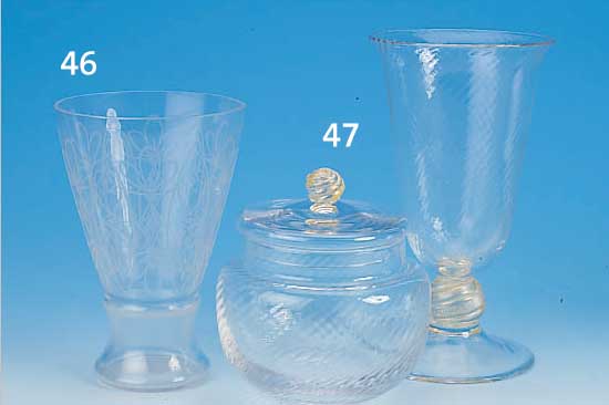 VASE, FRANKR., ST. LOUIS, UM 1925, SIGN., FARBL. GLAS, REICH GRAVIERT, ABSTRAKT FLORALERDEKOR, H. 20,5 CM, D. 13,5 CM