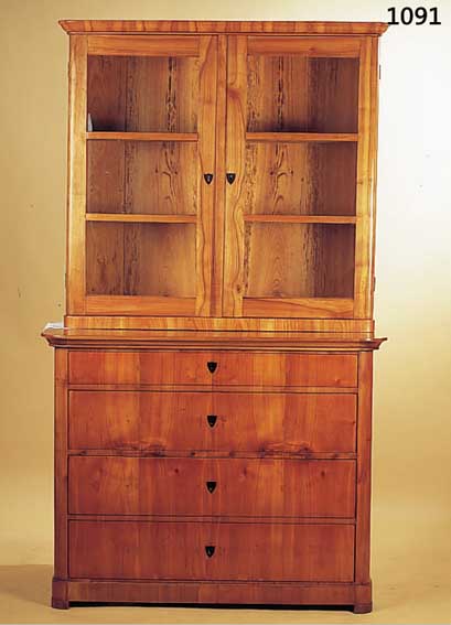 AUFSATZVITRINE, BIEDERMEIER, UM 1830, KIRSCHBAUM MASSIV, WESTDEUTSCHSCHLAND KOMMODE DREISCHüBIG, OBERTEIL VERGLAST, POLIERT, ...