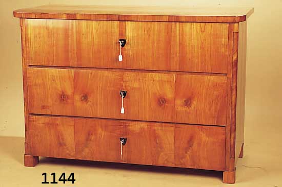 KOMMODE, DEUTSCH, UM 1820, KIRSCHBAUMFURNIERDREI SCHüBE, SCHELLACKPOLITUR, 79 X 111 X 53 CM