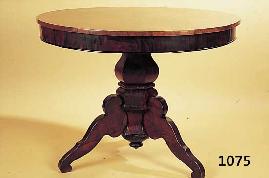 TISCH, DEUTSCH, UM 1850/60, PLATTE NUßBAUMFURNIER, FUß PALISANDER MASSIV, ZARGE-PALISANDERFURNIER, SCHELLACKPOLITUR, H. 77CM, ...