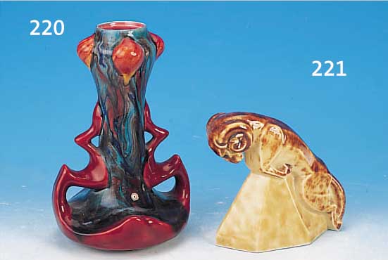 VASE, SARREGUEMINES, UM 1910, STEINGUT, MIT ROTER UND BLAUER LAUFGLASUR, H. CA. 24 CM, SEHR SCHWIERIGER BRAND,