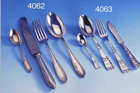 56-TEILIGES BESTECK, KOPENHAGEN 1918 - 1940, 830ER SILBER, Z.T. MEISTER HOLM, HEIMBURGER, WARDEINMARKE SIIGSGARD UND HEISE, DEKOR IDENTISCH, ...