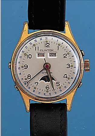 CLINTON HERRENARMBANDUHR VOLLKALENDER AUTOMA- TIK, SCHWEIZ UM 1955, METALL VERG., EDELST.-BODEN GESCHR., BER., KORREKTURDRüCKER SEITL. IM GEH. ...