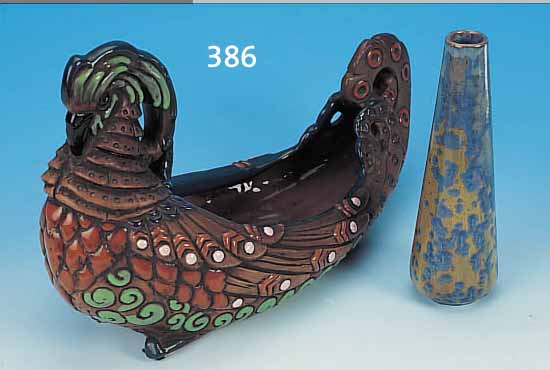 PFLANZGEFäß, AMPHORA/TSCHECHIEN, UM 1920-30, STEINGUT, REICH RELIEFIERT UND BUNT BEMALT, IN FORM EINES VOGELS, H. CA. 23 CM, L. CA. 38 CM