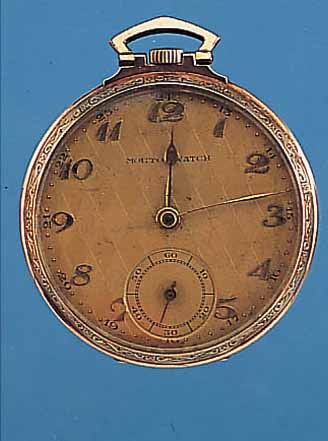 MOUTON WATCH HERRENTASCHENUHR, LEPINE ROSE- G. 585/000, SCHWEIZ UM 1920, BODEN IM KARO- DESIGN, RAND GEPRäGT VERZ., VERG. BLATT, KL. SEK. VERT., ...
