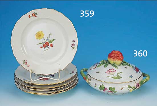 6 FLACHE TELLER, MEISSEN, 50/60ER JAHRE, 2. WAHL, PORZELLAN, D. 25 CM, BLUME III MIT GOLDRAND, L. BERIEBEN