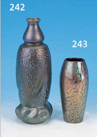 VASE, FRANKREICH, WOHL GAZIELLO, UM 1910, KERAMIK, RELIEF. WANDUNG, MIT GRüN-VIOLETTER LüSTERGLASUR, H. CA. 22,5 CM