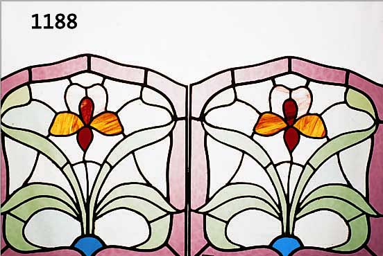 PAAR BLEIGLASSCHEIBEN, UM 1910/20, BUNTE GLASEINSäTZE, L. ALTERSSCHäDEN BLUMENDEKOR, 43.5 X 40.5 CM