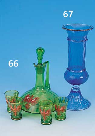 FUßVASE, ITALIEN, MURANO, UM 1900, BLAUES GLAS, FARBLOS üBERSTOCHEN, H. 25.5 CM, RAUTENDEKOR, GOLDSTAFFAGE