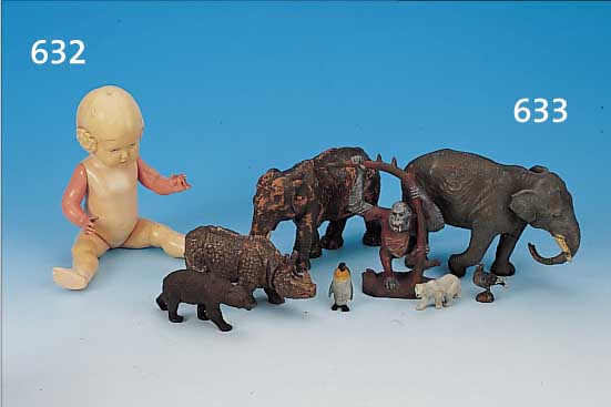 11 FIGUREN, UM 1938/40, LINOLEUM, 1X ELAS- TOLIN, ORANG-UTHAN, H. 12,5 CM; 2 X LINEOL: ELEFANT, L. 18 CM (BESCH.), STRAUSS, H. 11 CM,(L. BESCH.); ...