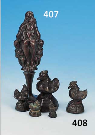 FüNF OPIUMGEWICHTE, INDIEN, 19. JH., BRONZE,IN FORM VON HäHNEN, H. CA. 7,5-2,5 CM