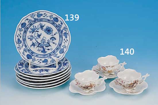 FüNF MOKKATASSEN MIT UNTERTASSEN ALTWASSER, UM1900, PORZELLAN, BUNT LITHOGR. BLUMENDEKOR, TASSENH. 4 CM, L. BER., Z. T. L. BEST./BRAND- RISSIG